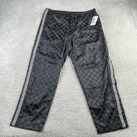 Umbro Pants Womens XL Black Checkered Windbreaker Breakaway Soccer NEW NWT - Picture 1 of 14